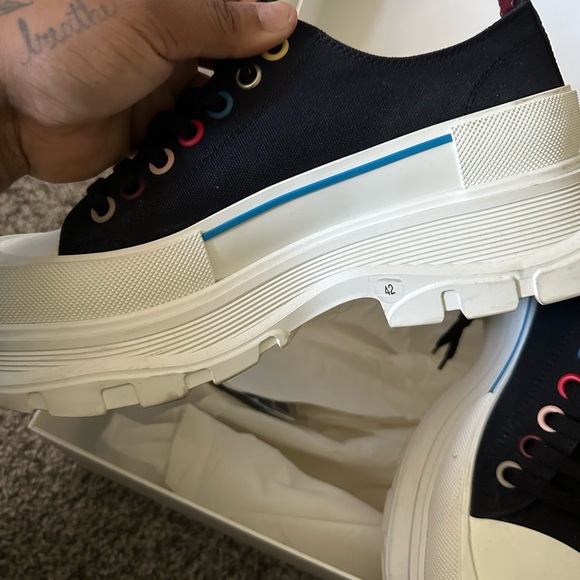 Alexander McQueen - Picture 4 of 6